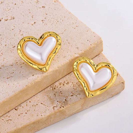 Σκουλαρίκια καρδιές με συνθετικές πέρλες LH1049